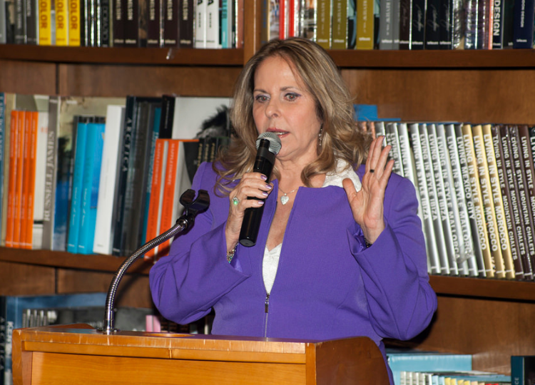 Juana Frontera por Venezuela presente en el Hispanic Book Fair 2018